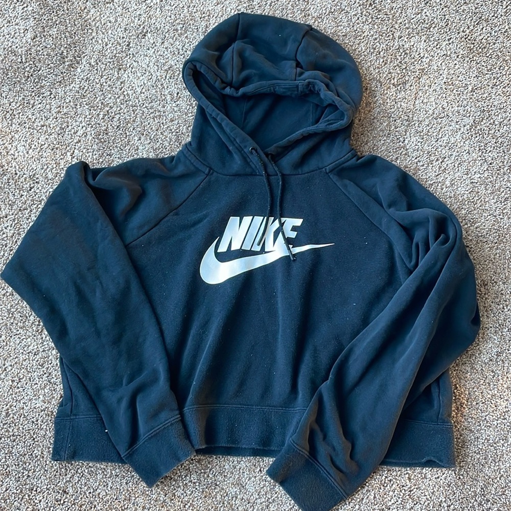 This is a black Nike hoodie in the size XL
